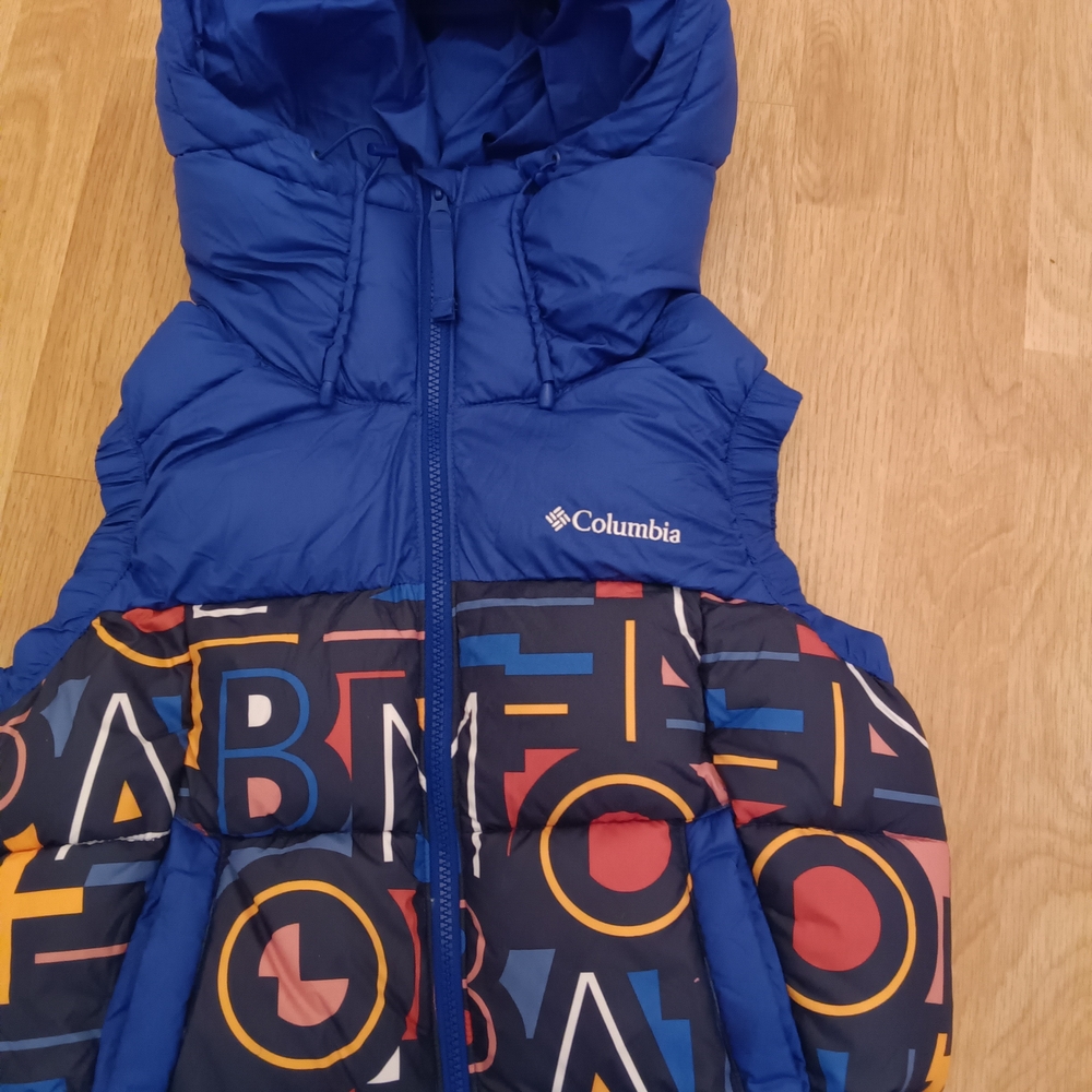 Columbia Women's Blue Puffer Vest For Winter - Picture 5 of 9